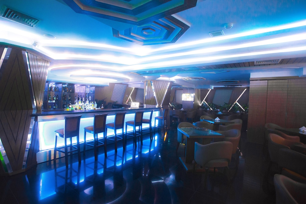 HOTEL 71 68/71