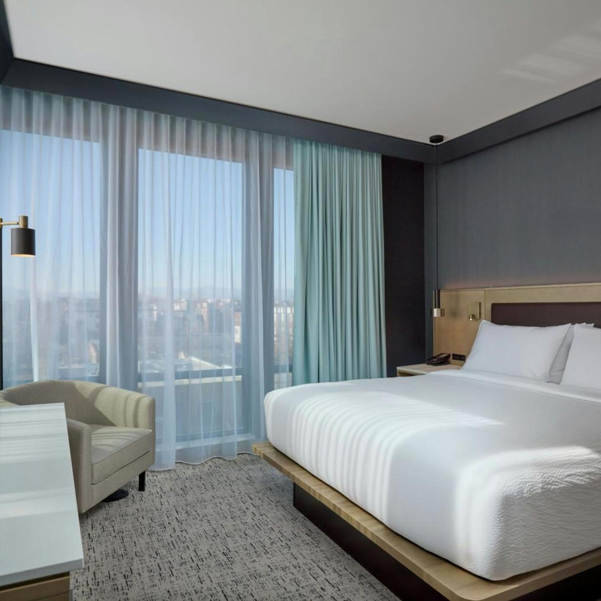1 Bedroom, Junior Suite, King Bed, Stadium View, Sofa, Accessible