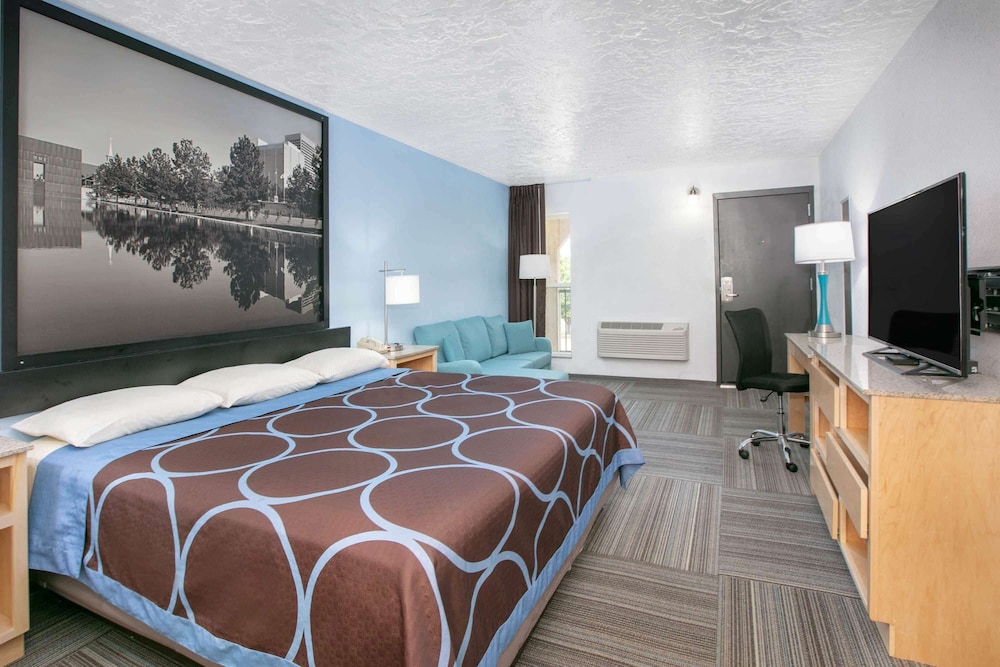 Super 8 By Wyndham City Of Moore 7/24