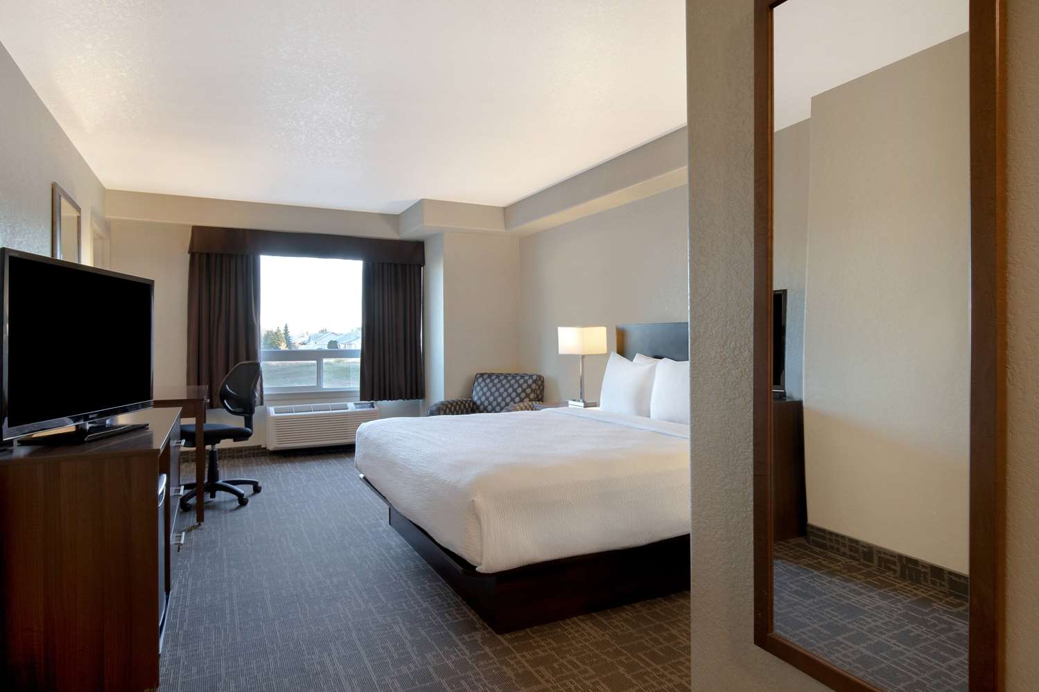 Days Inn & Suites by Wyndham Yorkton 11/38