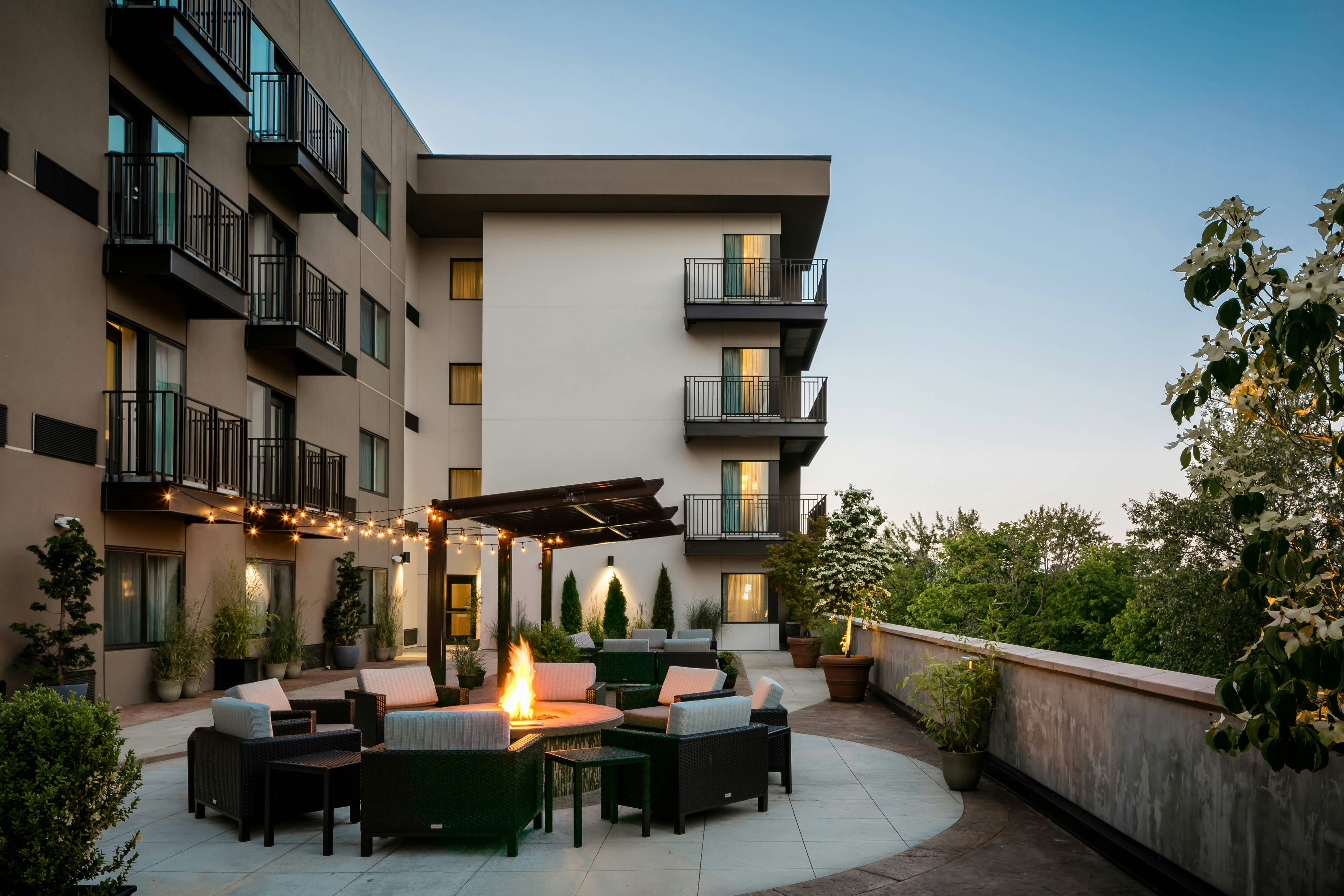 Courtyard Corvallis 8/61