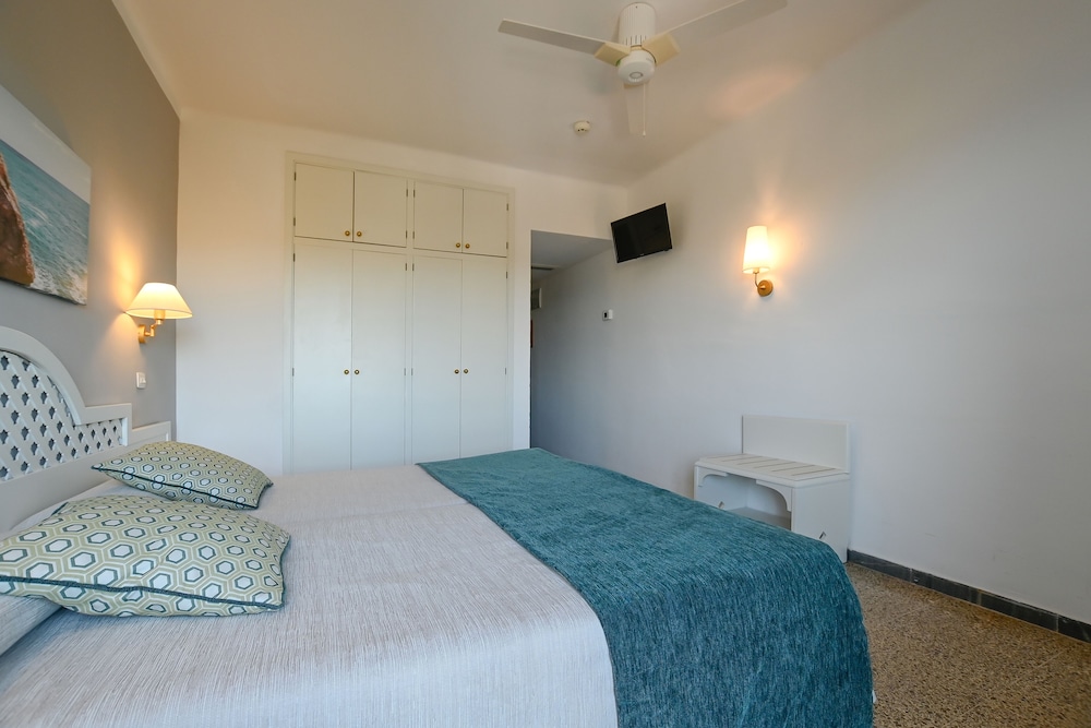 Pinos Playa Hotel 15/50