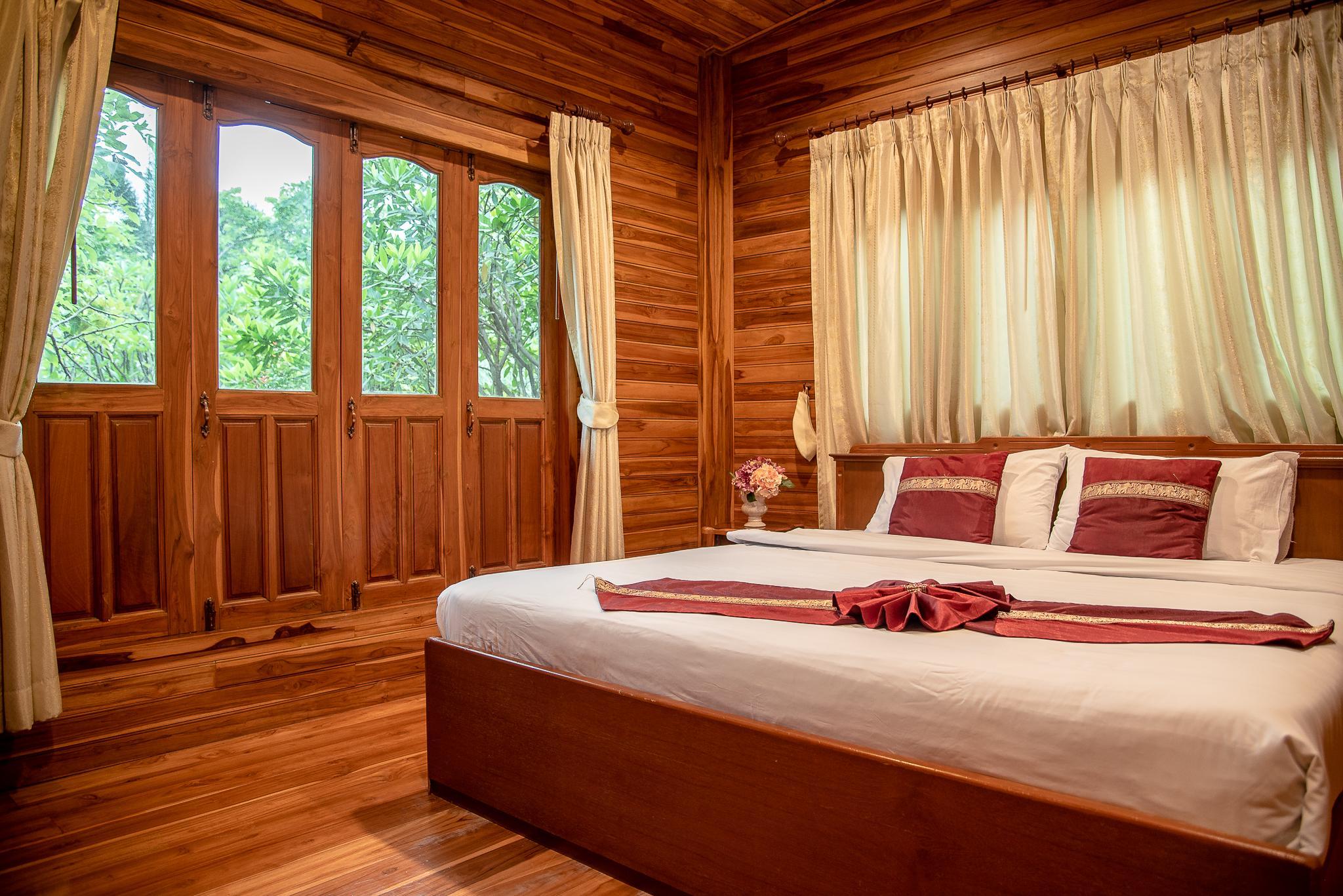 Thai, House