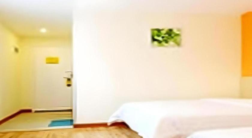 7 Days Inn (Foshan Zumiao Metro Station, Weiguo Road) 31/50