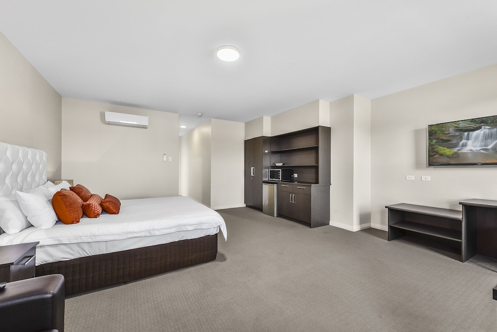 Deluxe, Studio, Suite, Apartment, King Bed