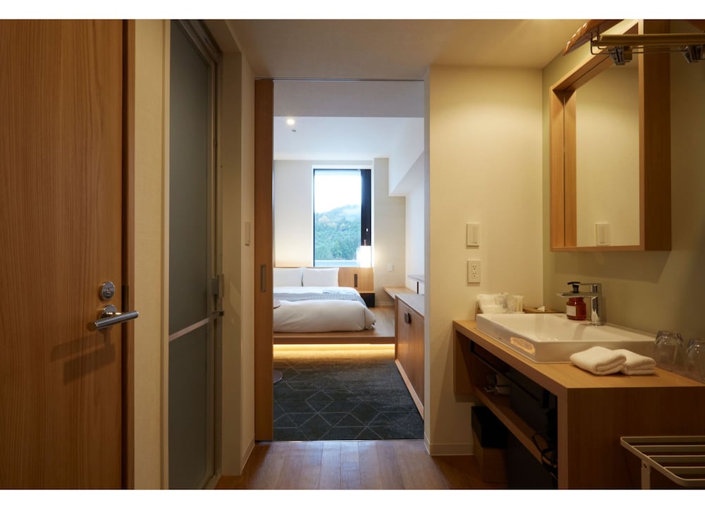 Hotel Clad 47/50