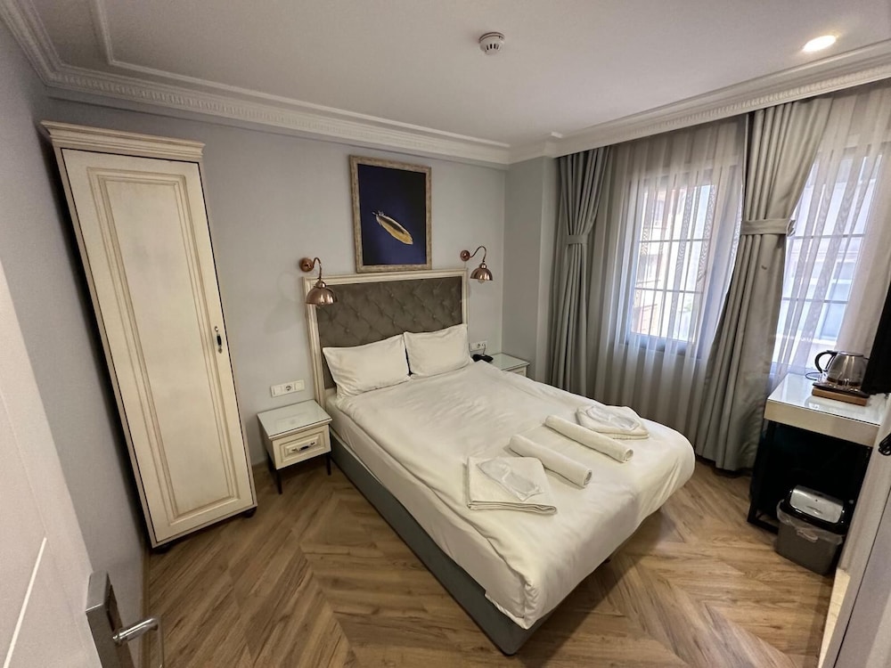Good Night Hotel Istanbul 11/57