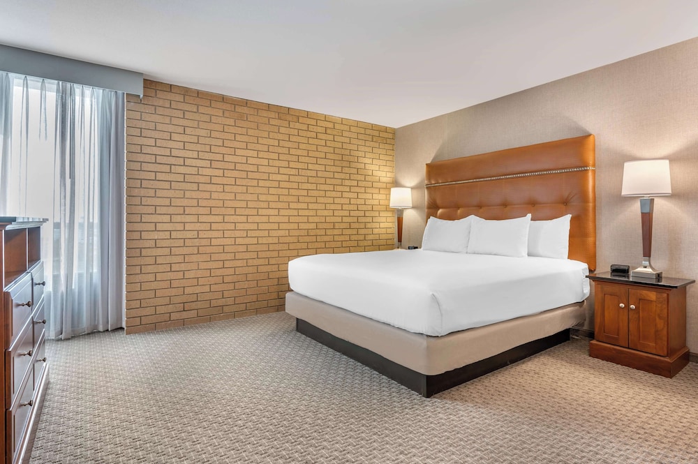 Drury Inn and Suites Champaign 6/50