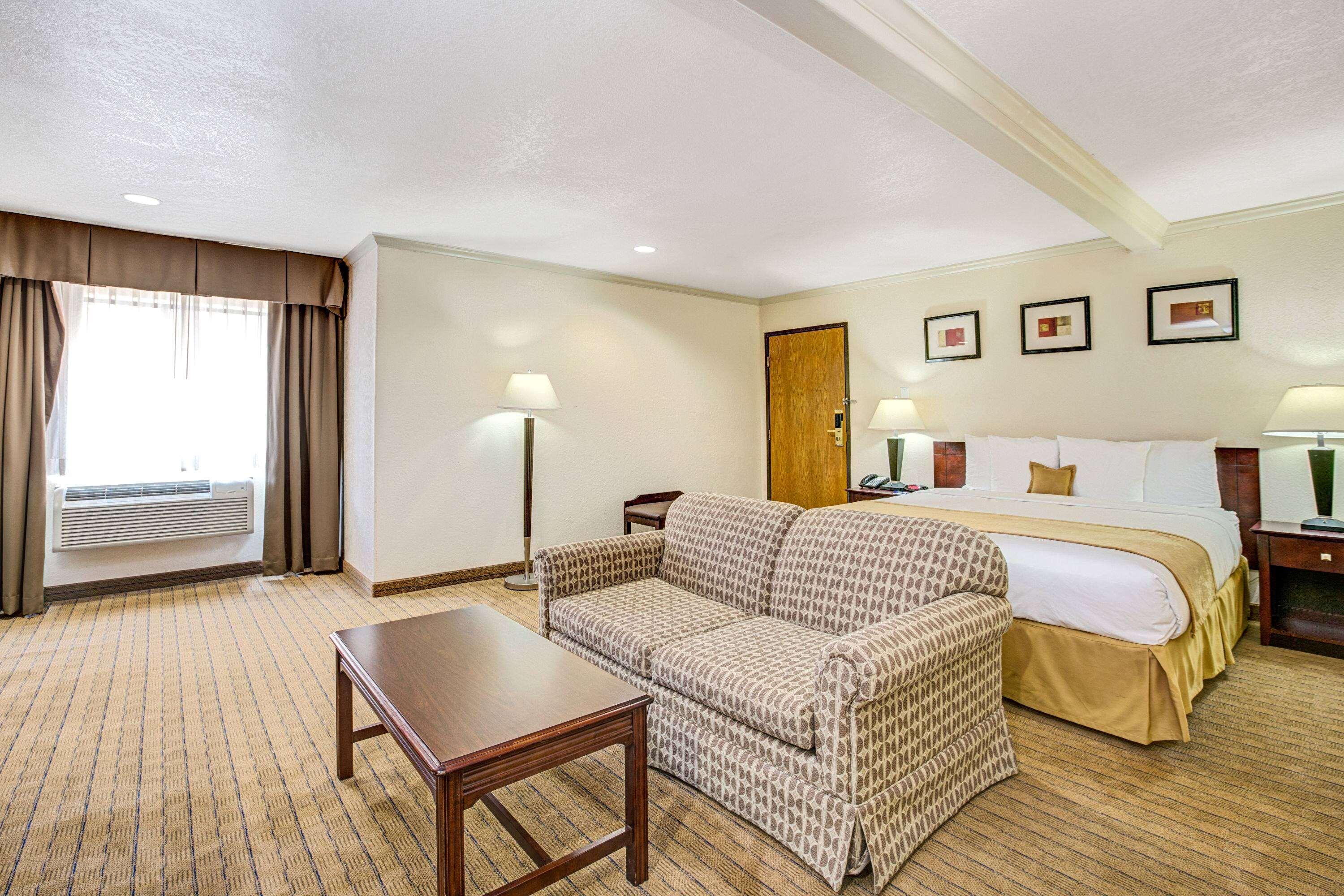 جناح استوديو بسرير كينج