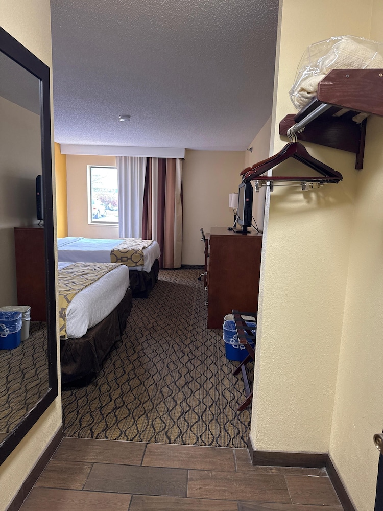 Baymont by Wyndham Mishawaka South Bend Area 19/49