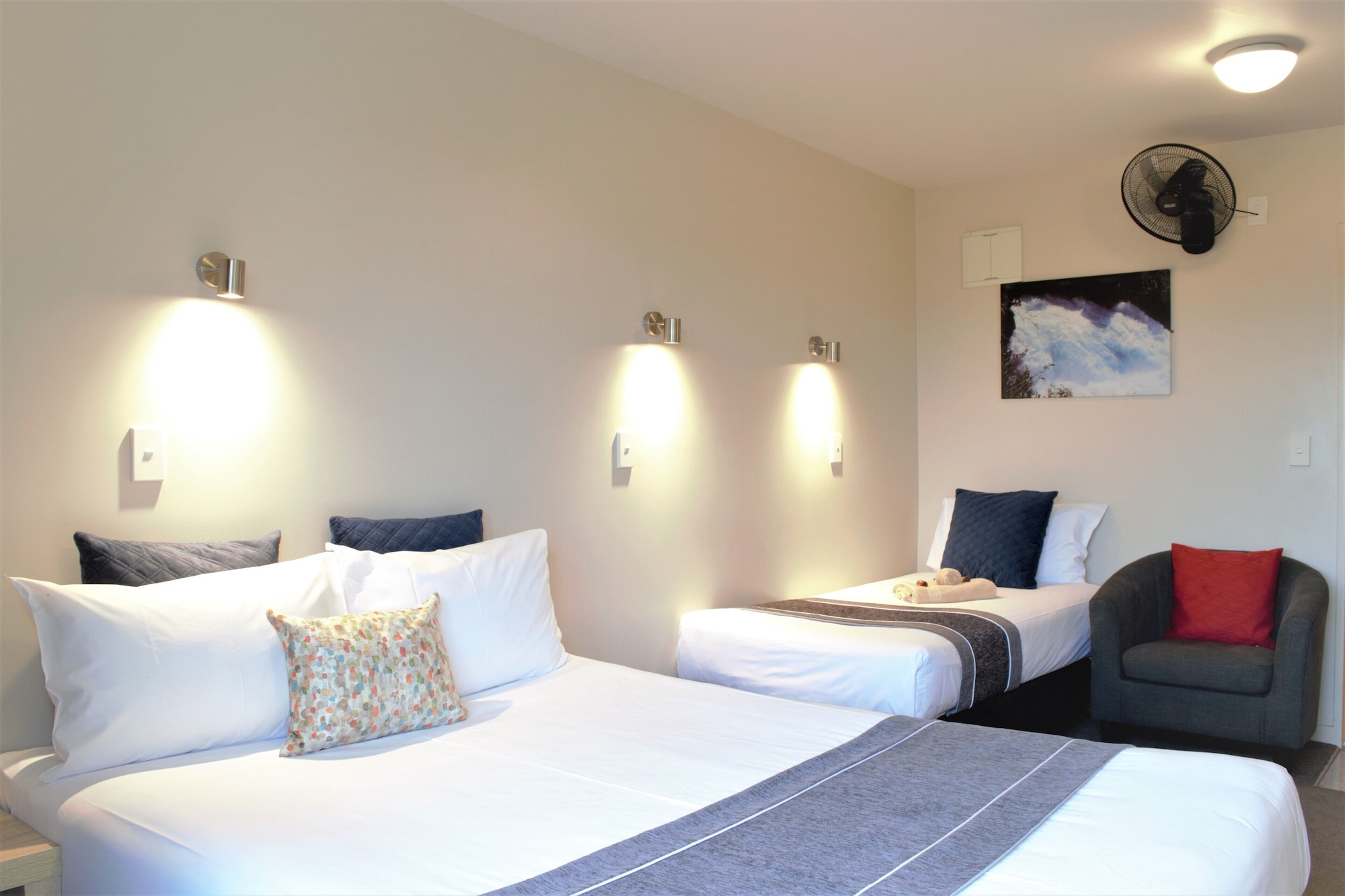 SUPERIOR, TWIN BEDS