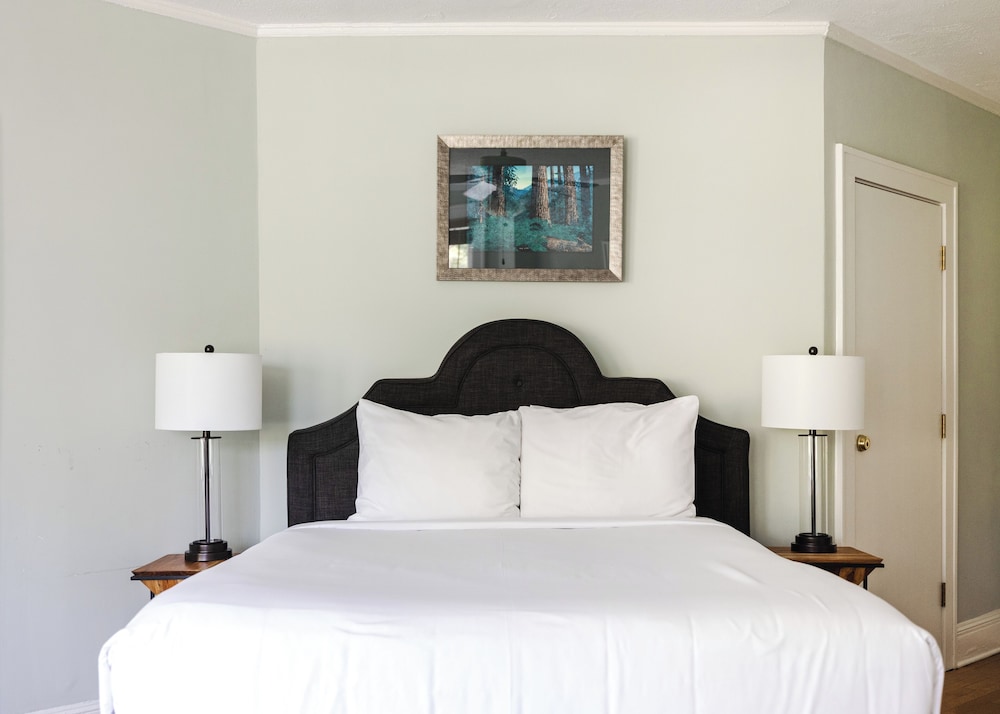 Princess Anne Hotel 18/50