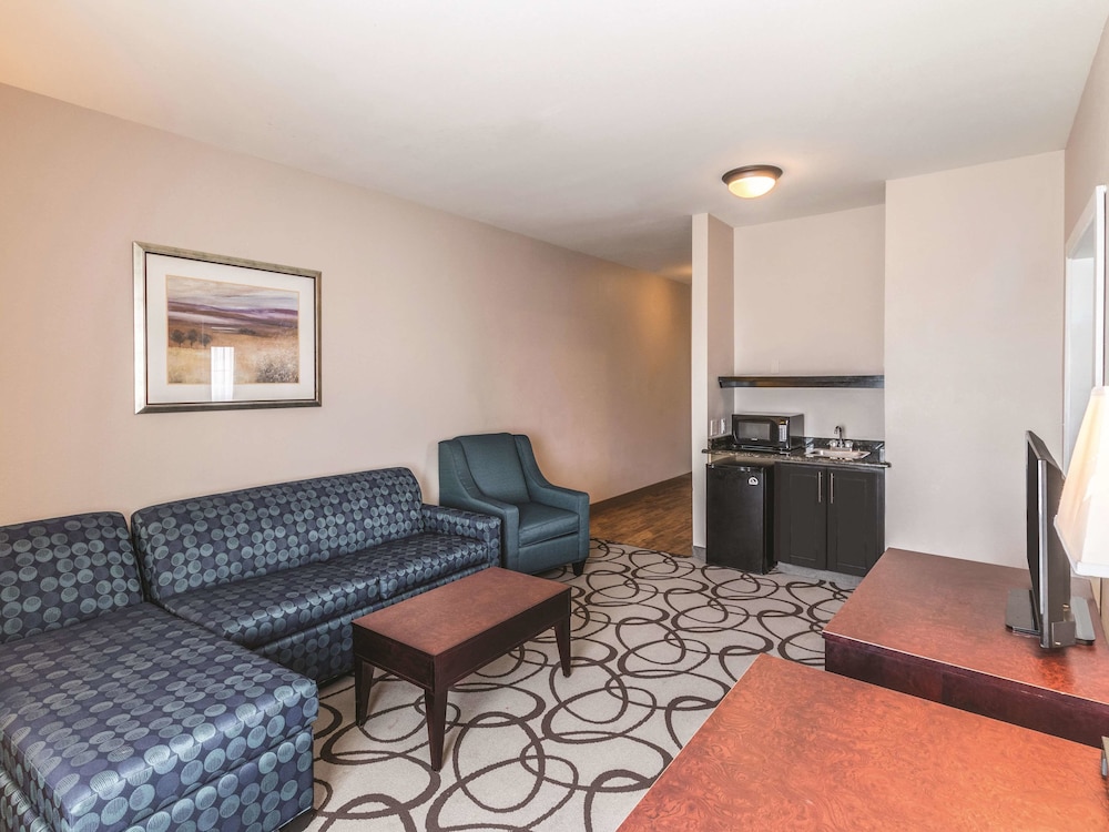 La Quinta Inn & Suites by Wyndham Fort Worth - Lake Worth 30/50
