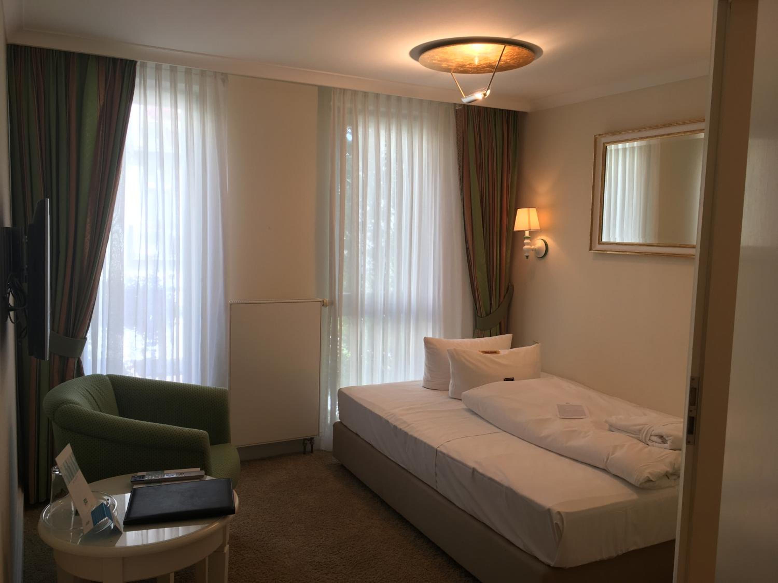 Room, Land Side, Small, South Wing