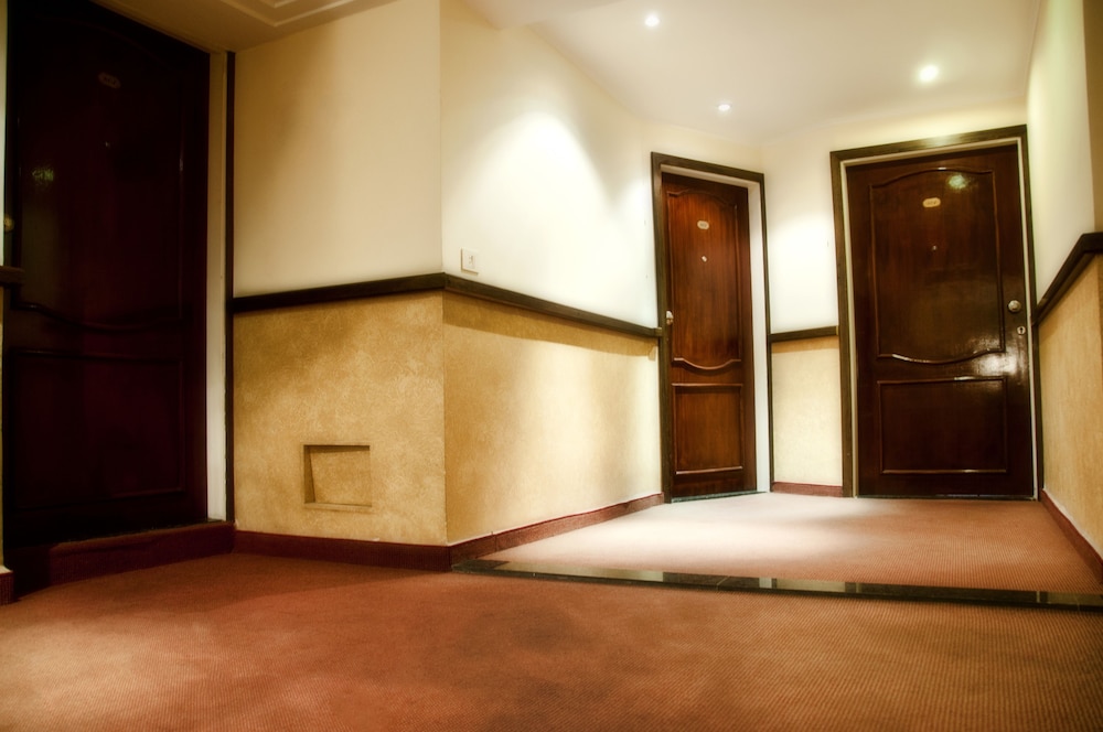 Marble Tower Hotel, Beirut 24/49