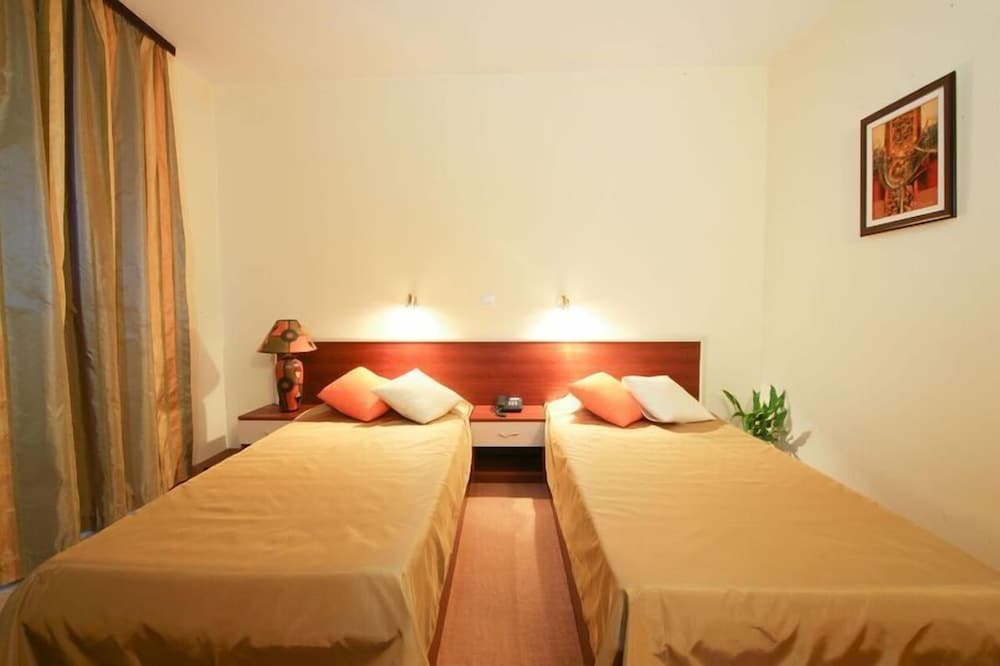 Hotel Veris 8/18