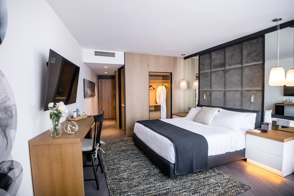 SKYLINE CLUB, SUITE, KING BED, CLUB FLOOR