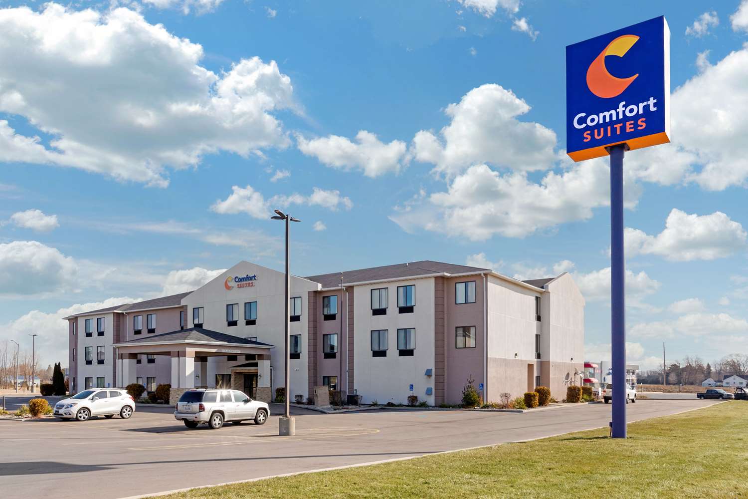 Comfort Suites South Haven near I-96 16/17