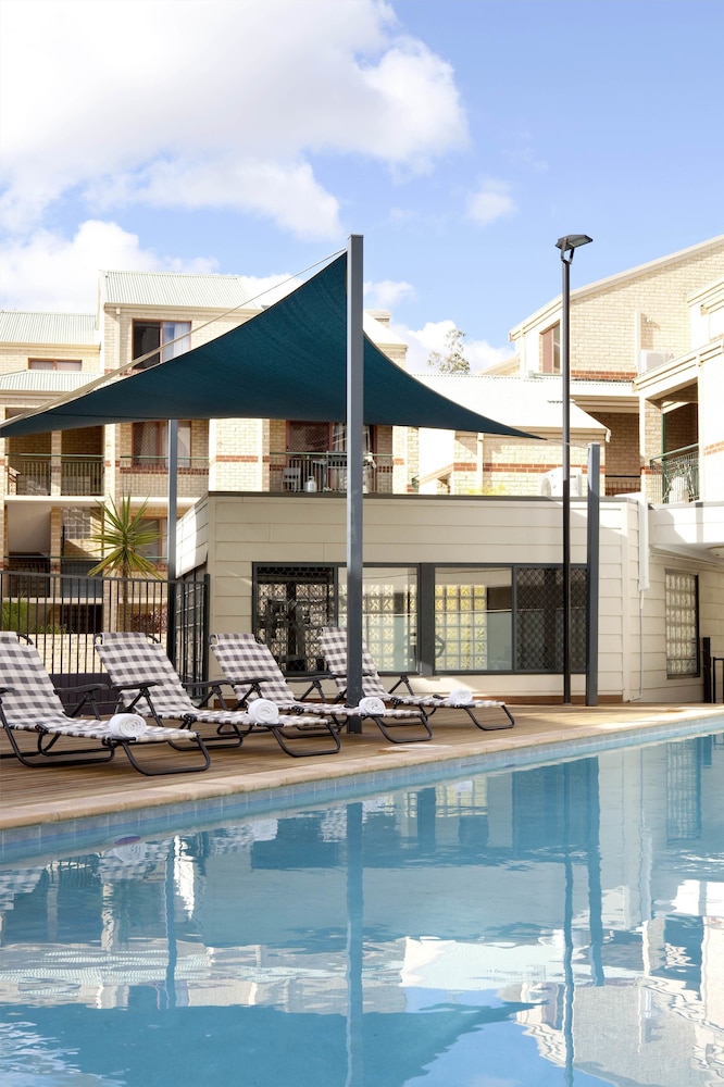 MONT CLARE BOUTIQUE APARTMENTS 2/21