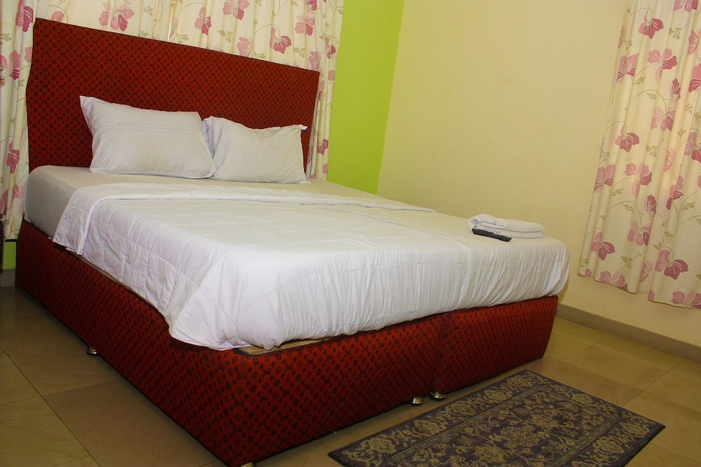 Ikeja Transit Hotel 8/14