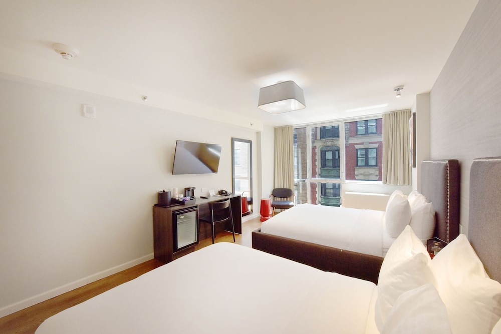 Hotel 32 32 14/78