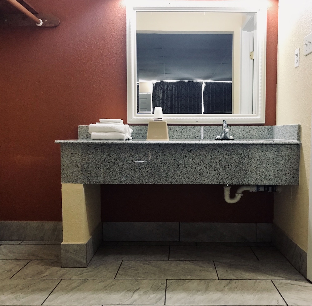 Executive Inn 13/45