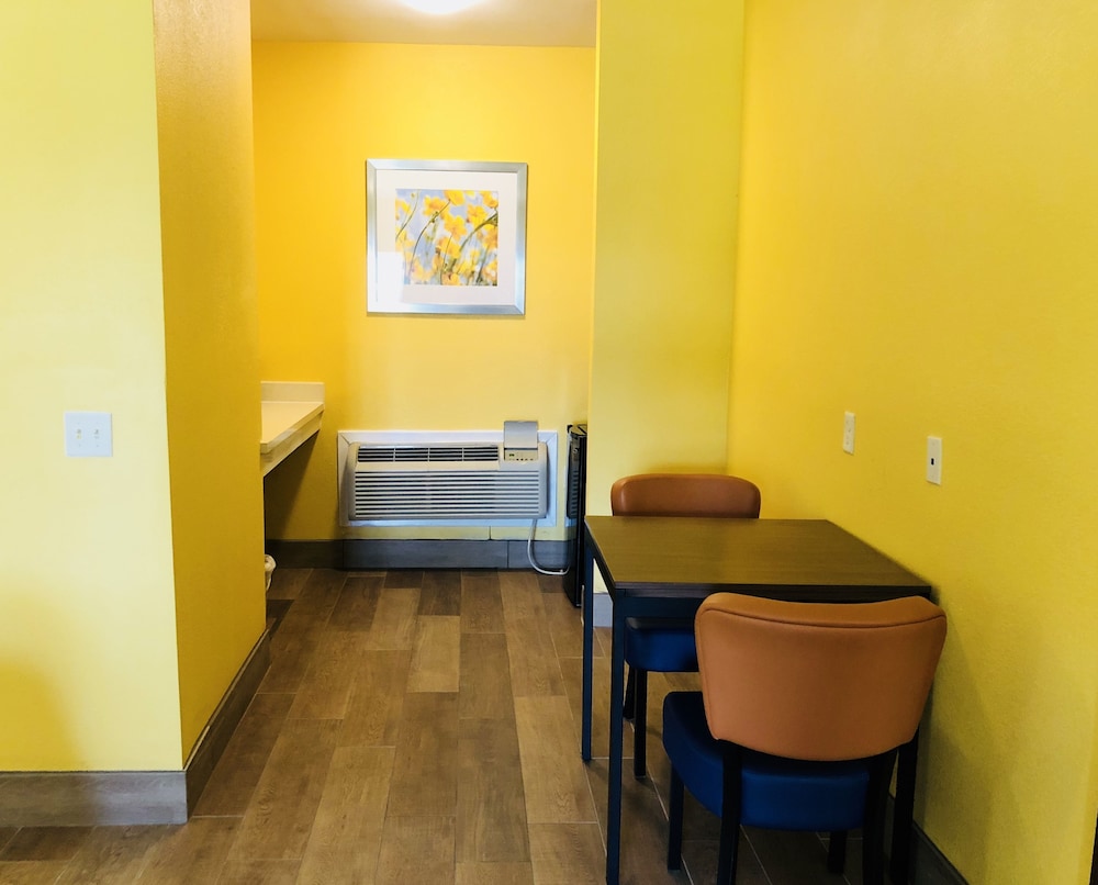 Days Inn by Wyndham Port Aransas TX 30/34