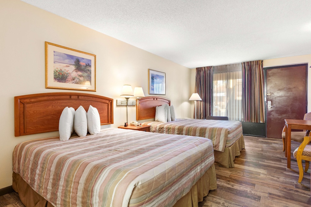 ROOM, 2 QUEEN BEDS, ACCESSIBLE