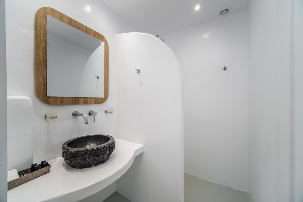 Serenita Luxury Suites 70/71