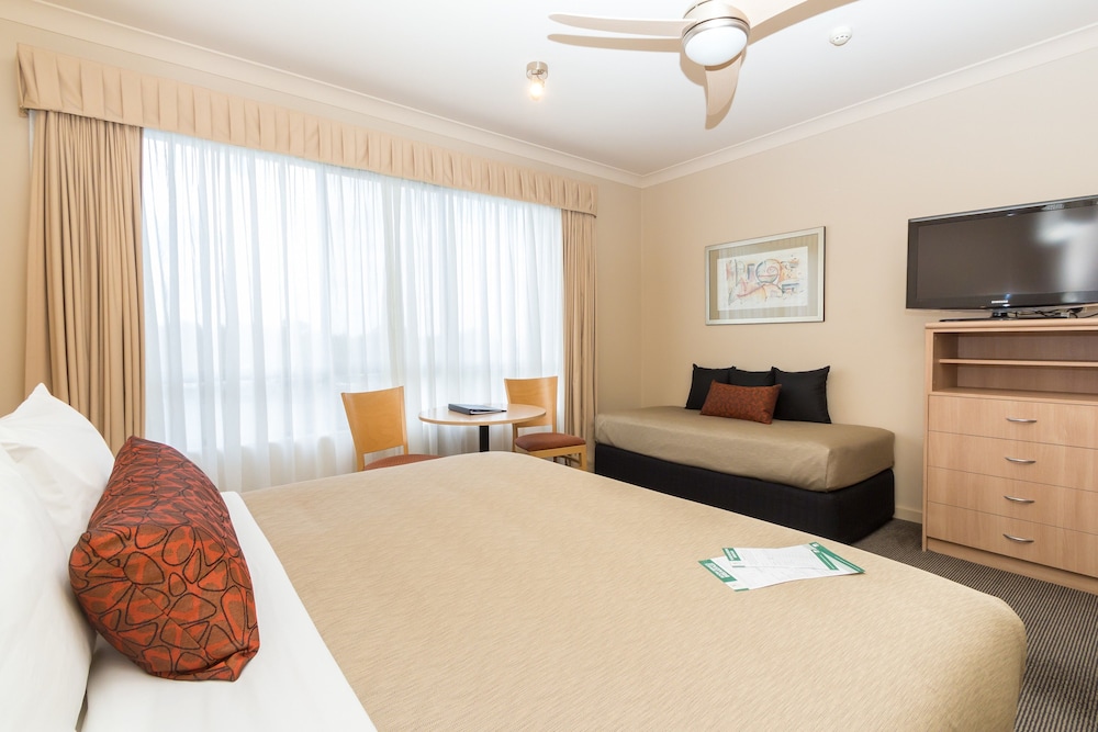 Discovery Resorts - McCracken Country Club 16/44