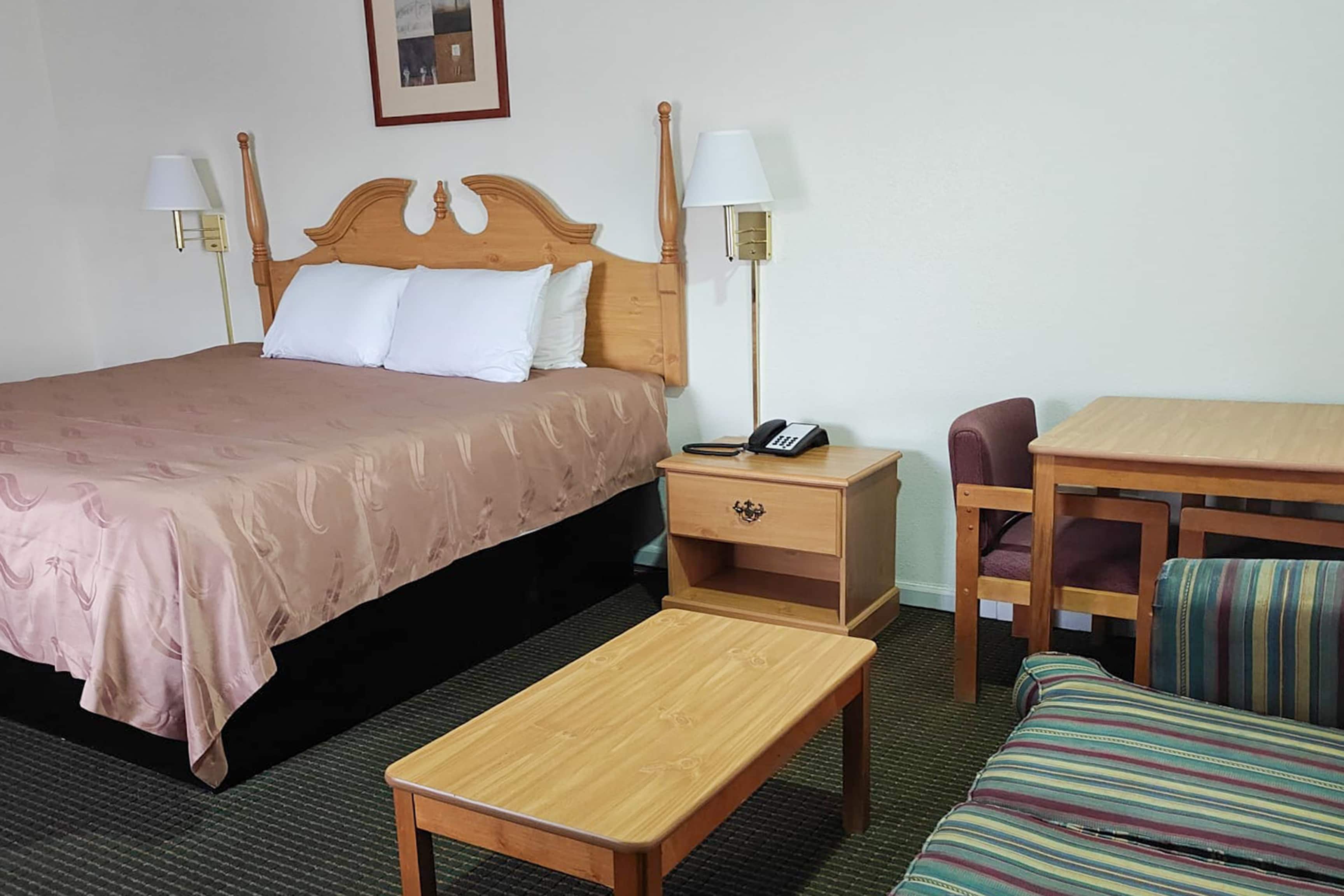 Economy Inn and Suites 13/68
