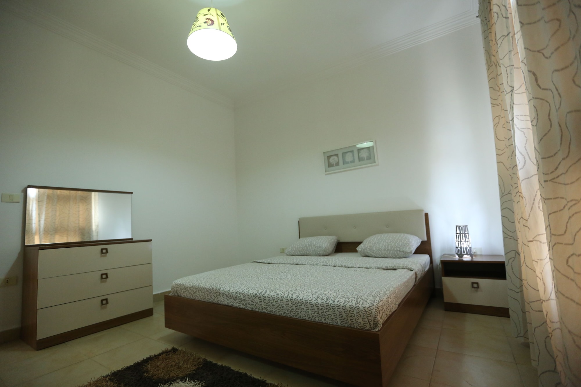 شقة بسريرين منفصلين وسرير كوين بإطلالة على البحر بغرفتي نوم مع أريكة، Lilly Apartments 3/7