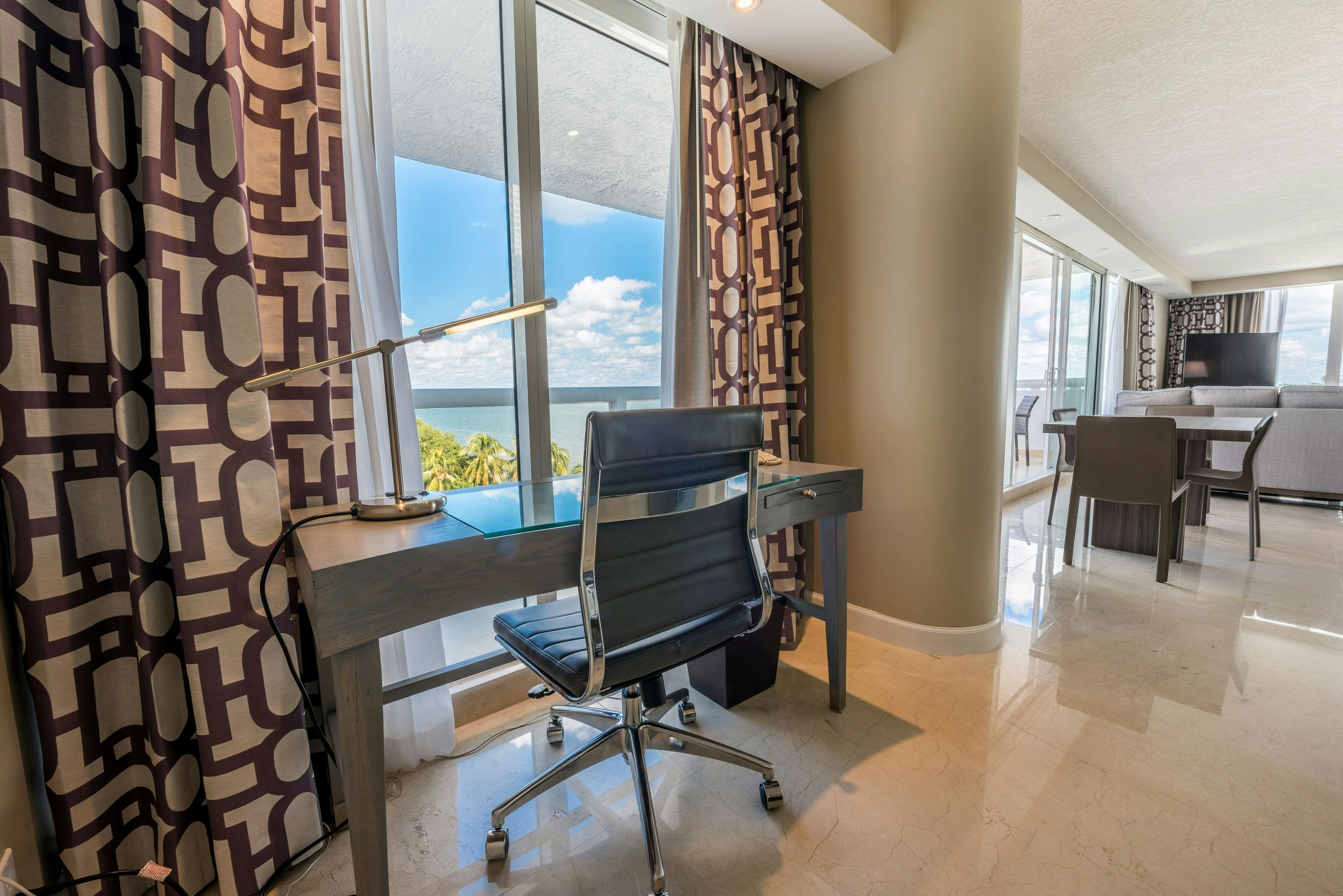 Doubletree By Hilton Grand Hotel Biscayne Bay 33/67