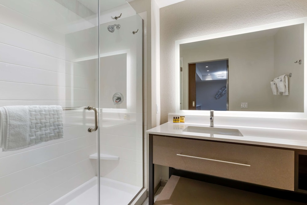 Best Western Plus Executive Residency Phoenix North Happy Valley 31/48