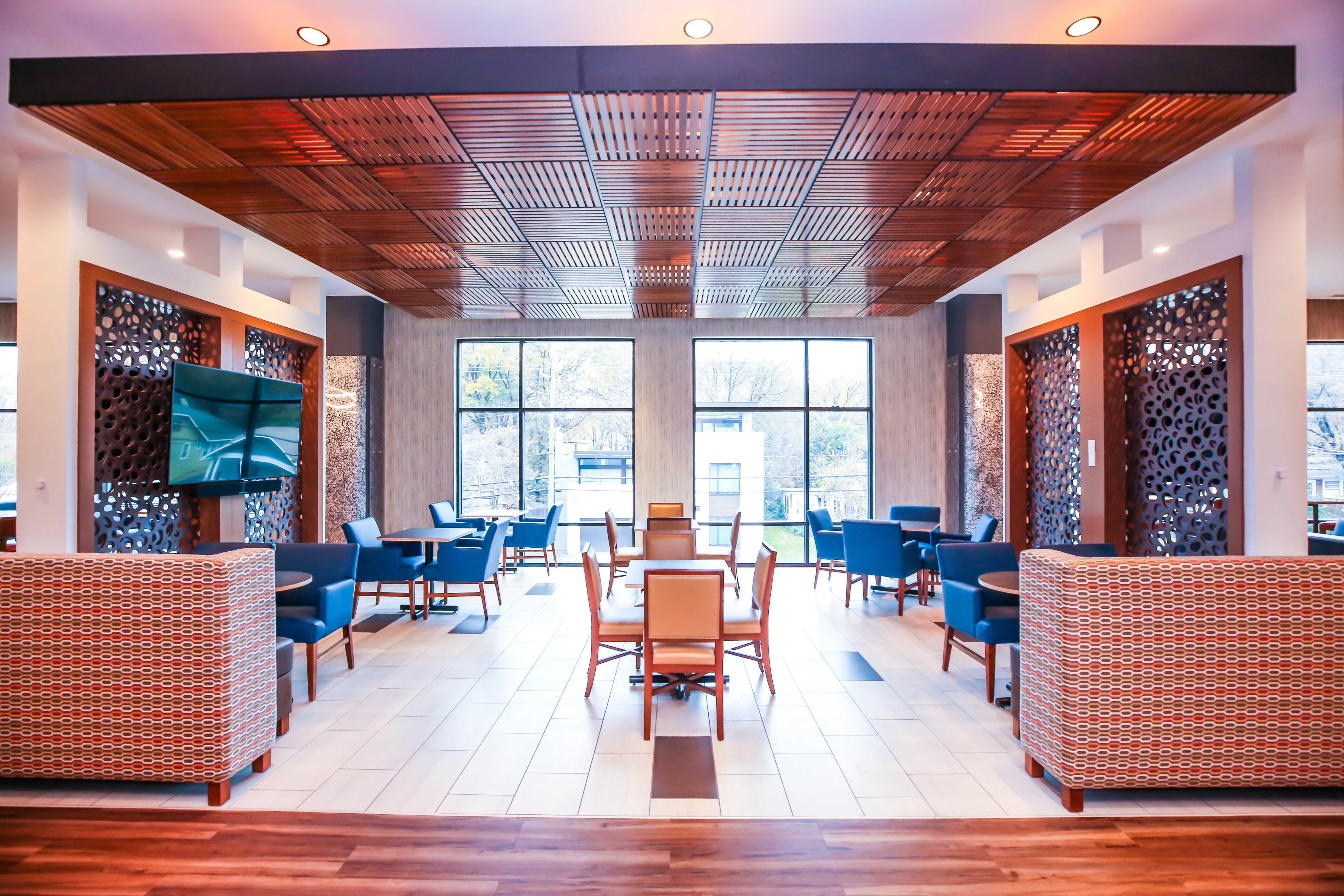 Holiday Inn Express & Suites Charlotte - South End 47/73
