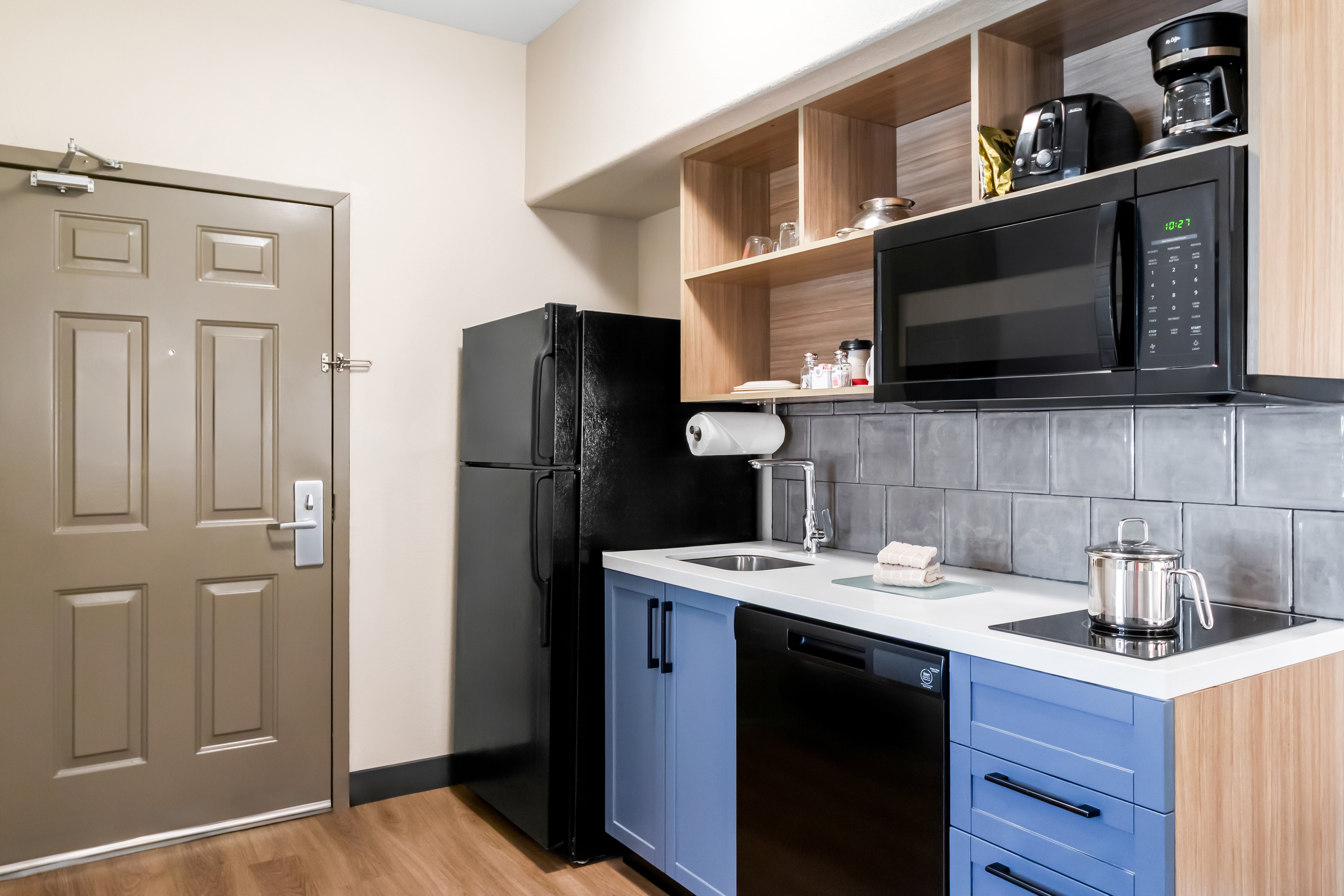 Candlewood Suites Victoria 63/66