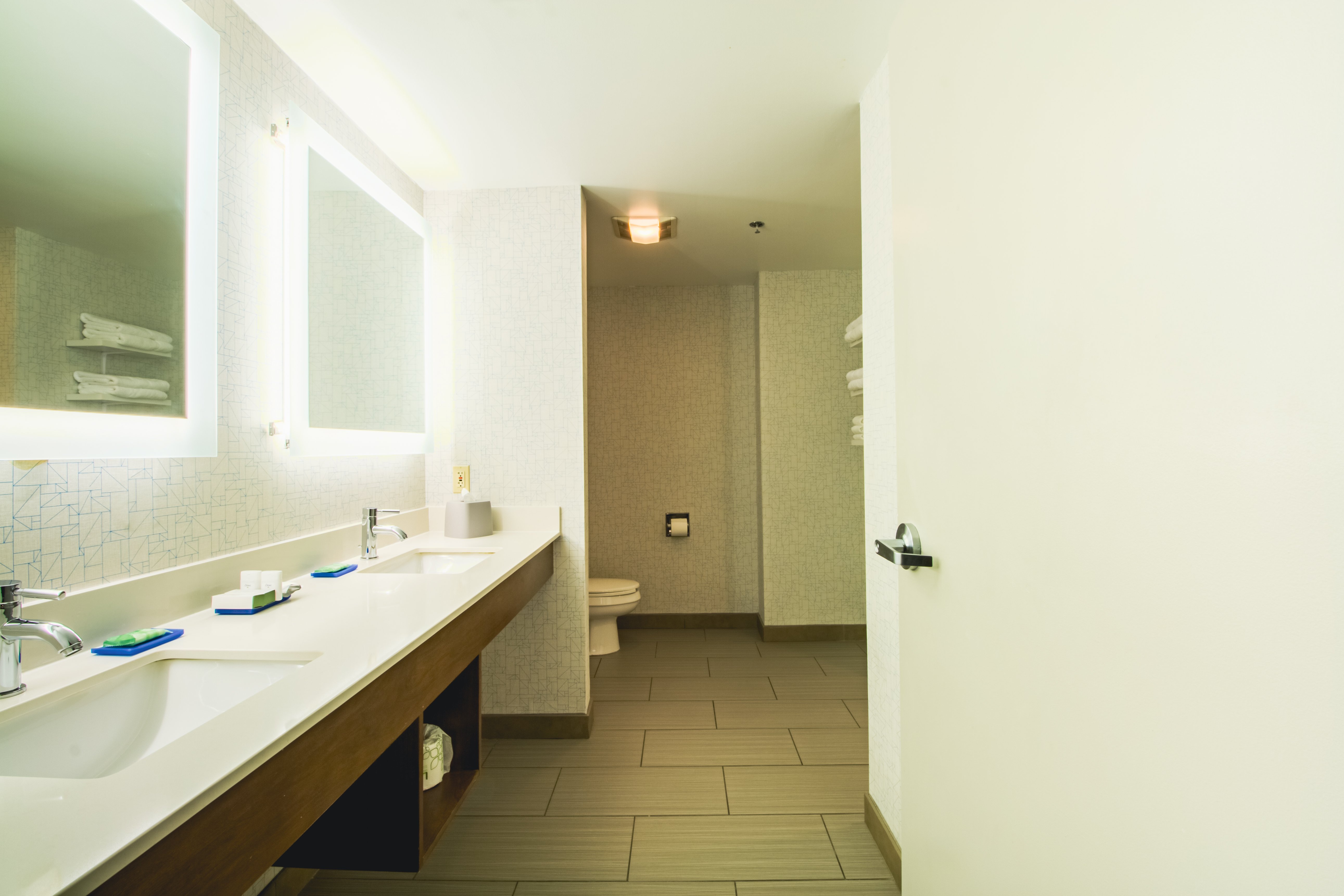 Holiday Inn Express & Suites Lincoln East - White Mountains 46/47