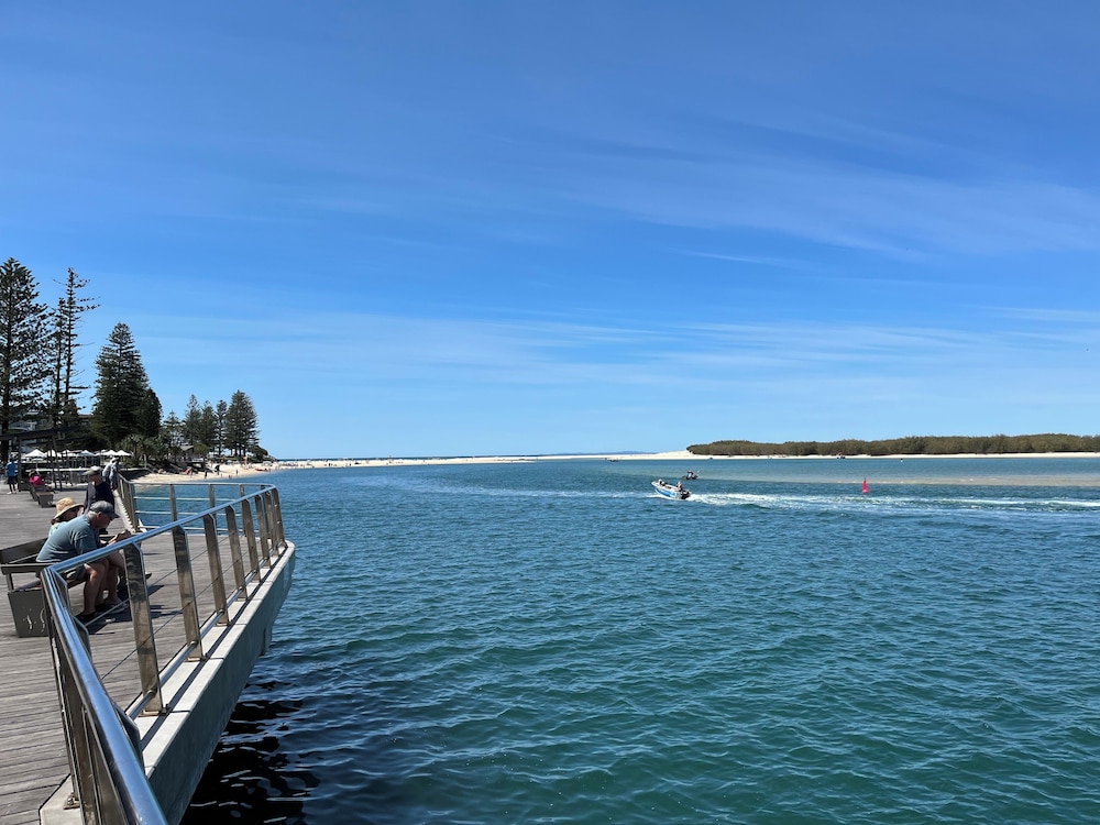 Moffat Beach Motel 52/62