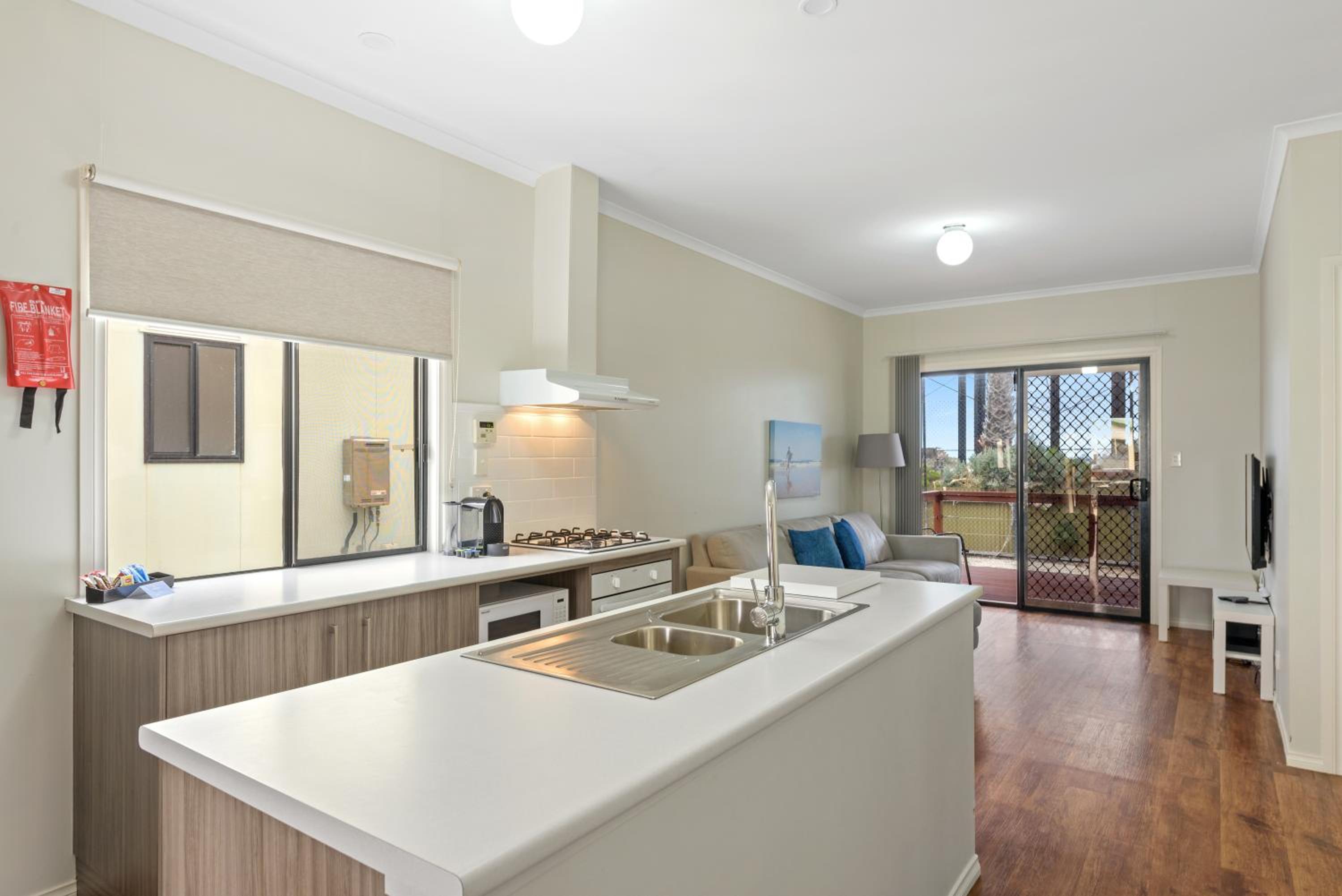 3 Bedrooms, Beach, Deluxe, Cabin، Discovery Parks - Adelaide Beachfront 10/10