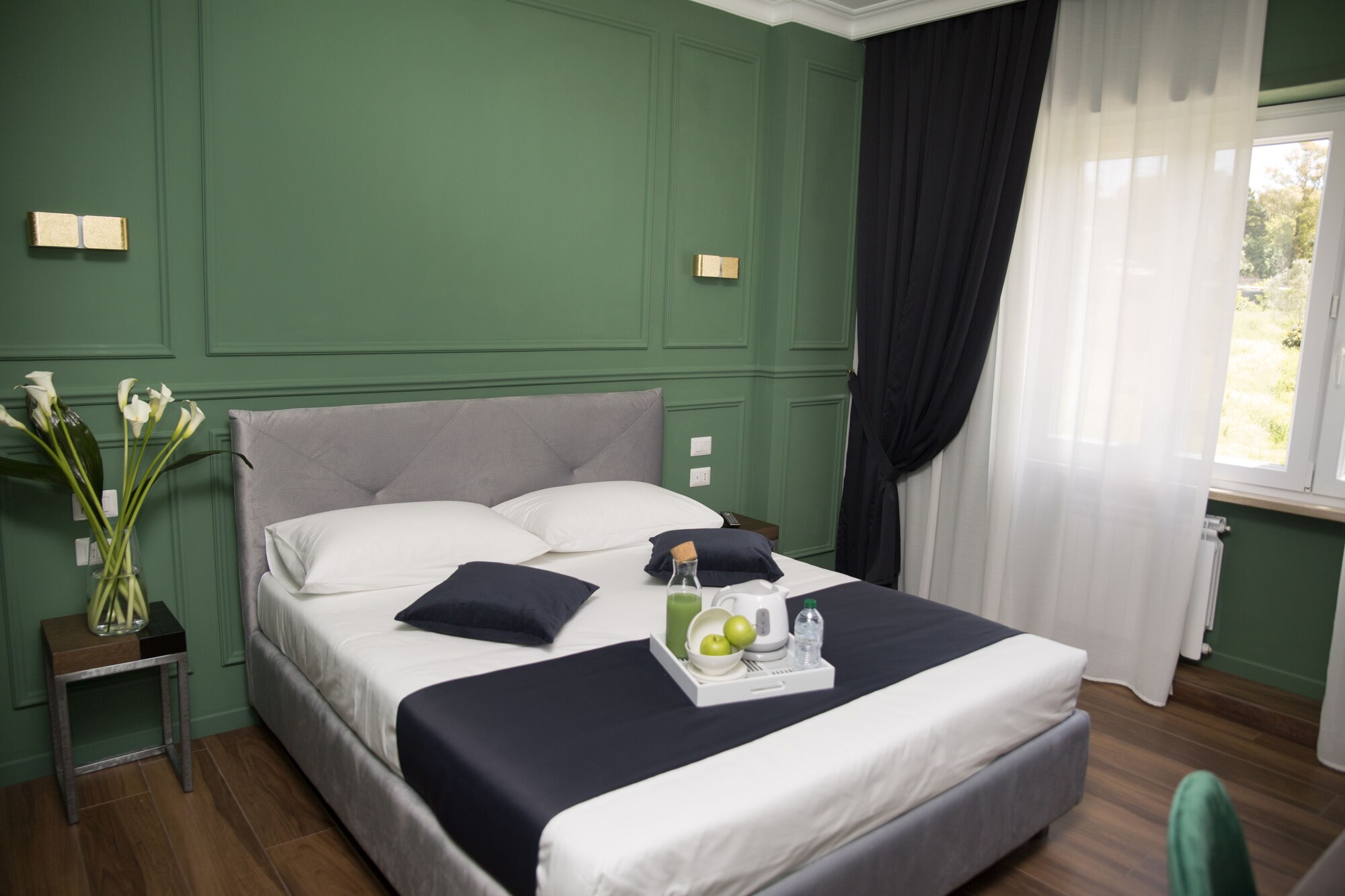 ROOM, DOUBLE BED