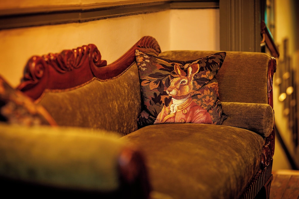 CLUB HOUSE HOTEL 33/54