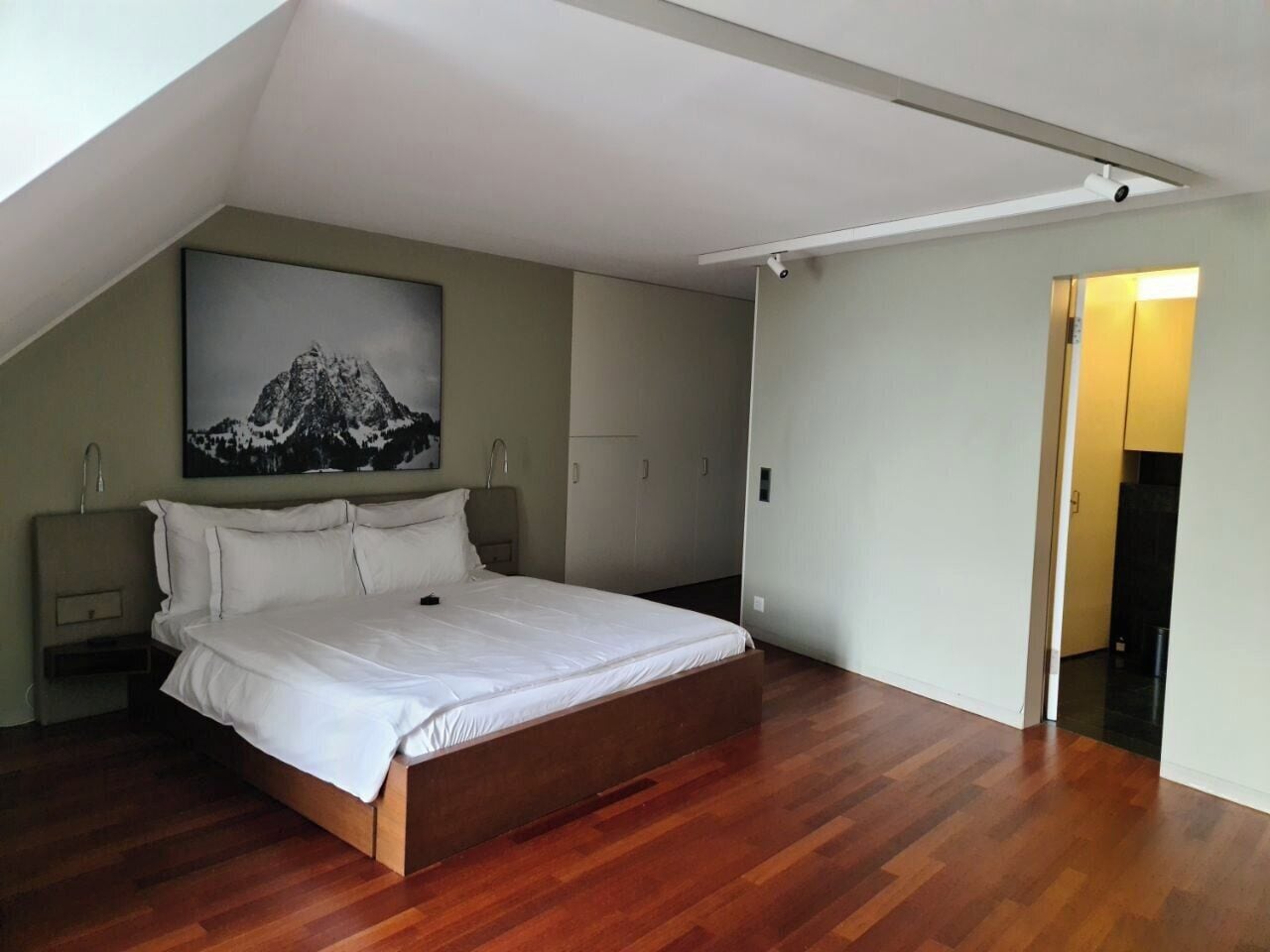 2 BEDROOMS, APARTMENT, LAKE VIEW