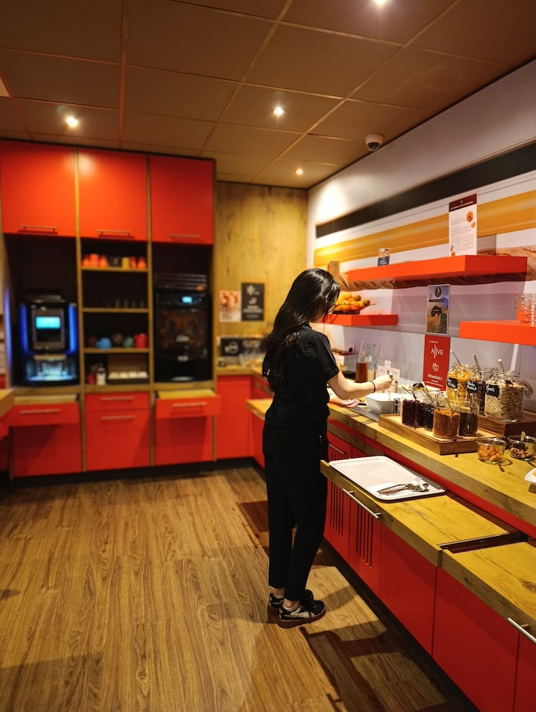Ibis Aurillac 35/63