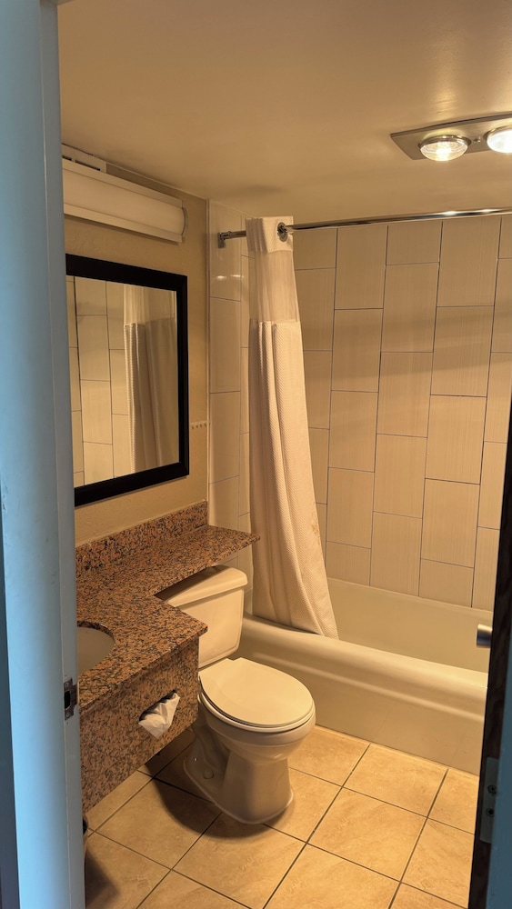 AmericInn by Wyndham Grand Rapids Airport North 59/62