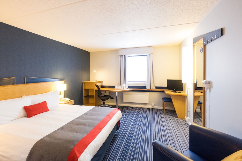 Holiday Inn Express Perth 17/72