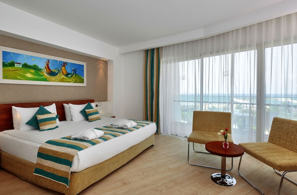 SUPERIOR ROOM
