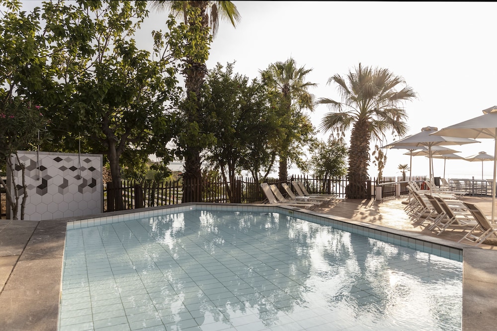 Apostolata Island Resort and Spa 43/71