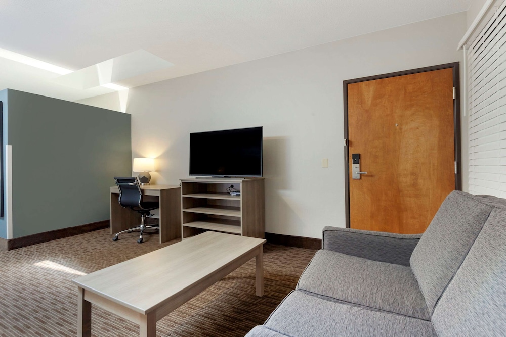 Red Roof Inn & Suites Tomah 39/57