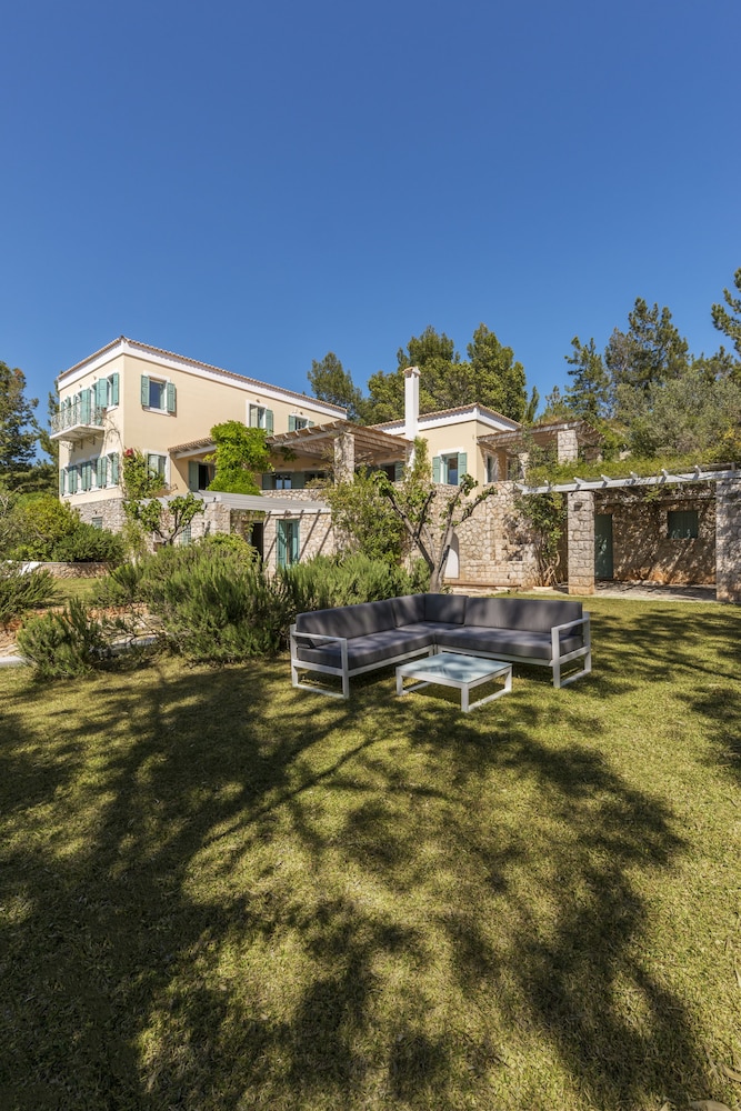 Electra Beachfront Villa 34/50