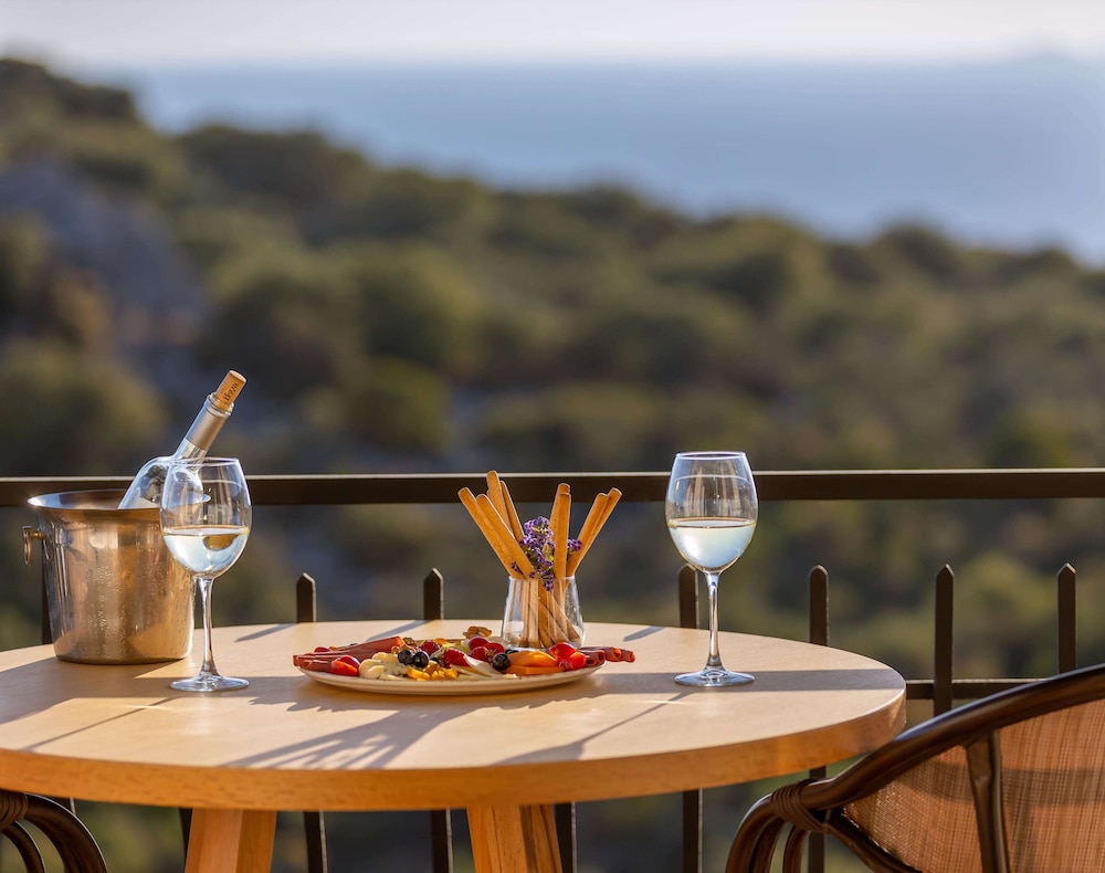Hill House - Adults Only 35/50